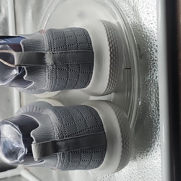 A Gray Slip- On Shoes Sz 8 - Picture 3 of 9